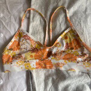 Jolyn size small mara top flower pattern